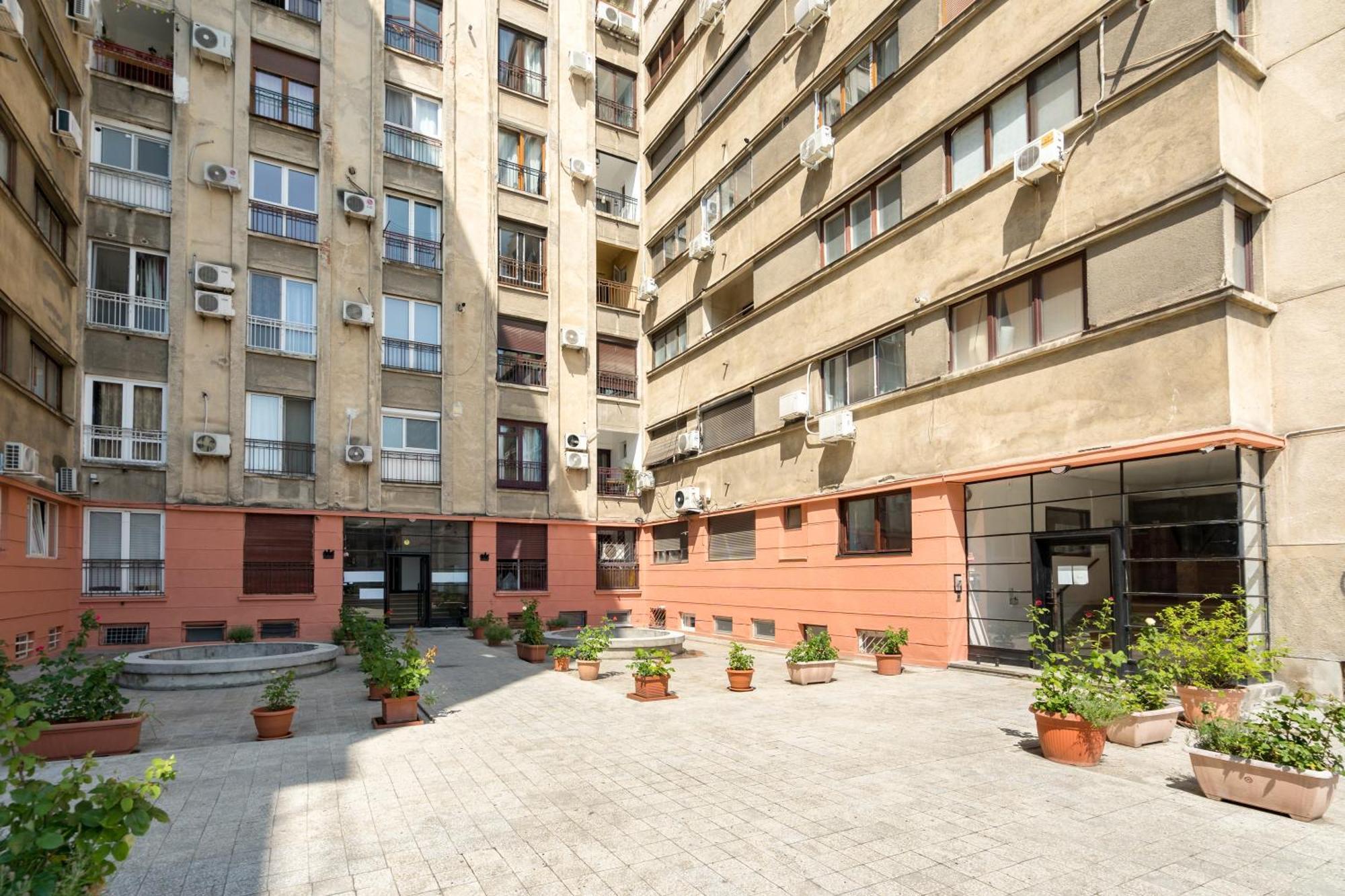 Ferienwohnung Steps2 Old Town & Metro - The Adventure Bukarest Exterior foto